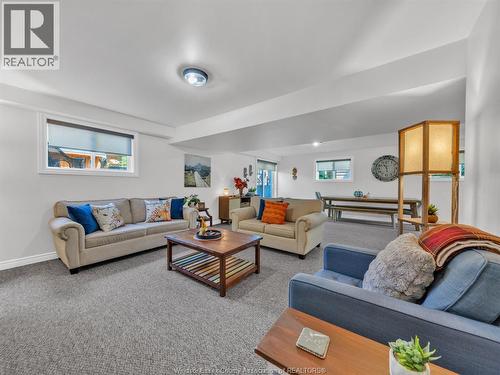 2 Normandy Avenue, Kingsville, ON - Indoor Photo Showing Living Room