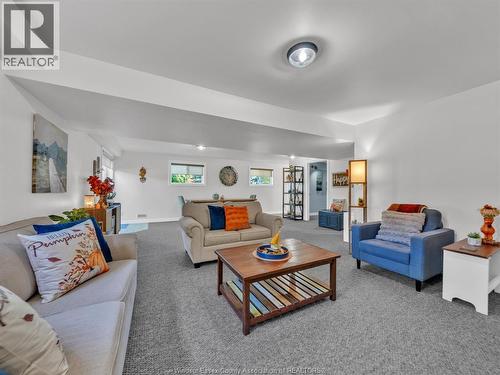 2 Normandy Avenue, Kingsville, ON - Indoor Photo Showing Living Room