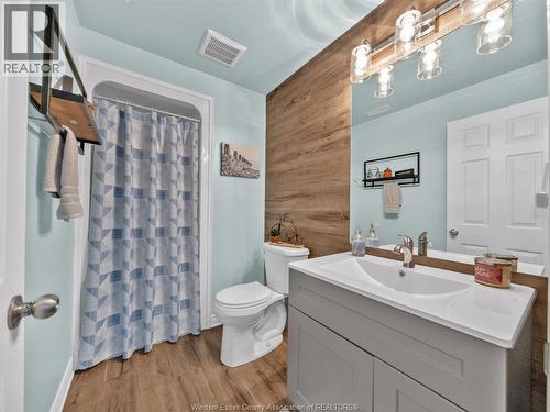 2 Normandy Avenue, Kingsville, ON - Indoor Photo Showing Bathroom