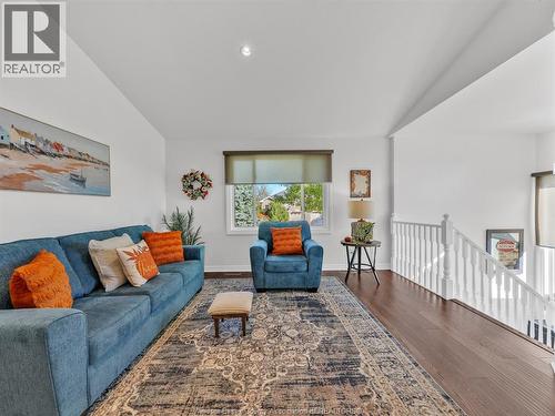 2 Normandy Avenue, Kingsville, ON - Indoor Photo Showing Living Room