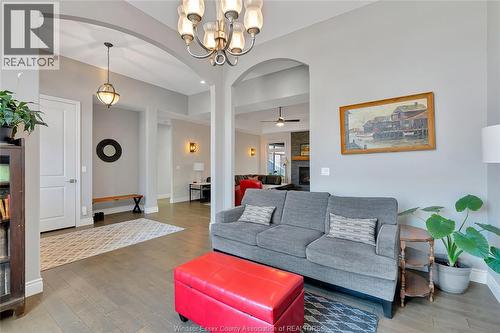 295 Crystal Bay Drive, Amherstburg, ON - Indoor Photo Showing Living Room