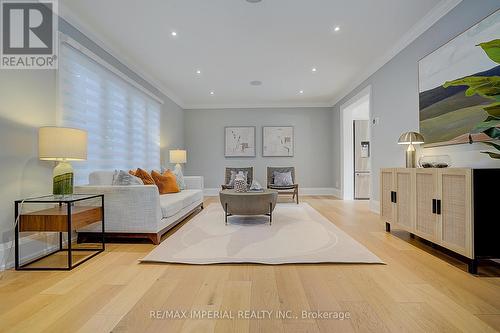 1832 Pine Siskin Court, Mississauga, ON - Indoor Photo Showing Living Room