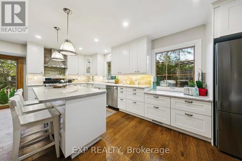 2565 Claymore Crescent, Mississauga, ON - Indoor Photo Showing Kitchen With Upgraded Kitchen