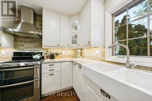 2565 Claymore Crescent, Mississauga, ON - Indoor Photo Showing Kitchen With Double Sink With Upgraded Kitchen