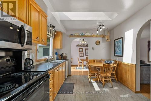 38 Thorncliffe Drive, Belleville (Belleville Ward), ON - Indoor Photo Showing Kitchen With Double Sink