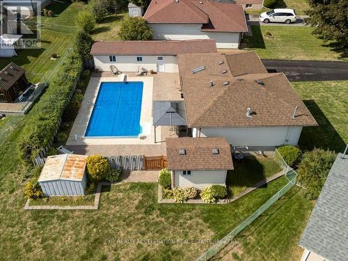 38 Thorncliffe Drive, Belleville (Belleville Ward), ON - Outdoor With In Ground Pool