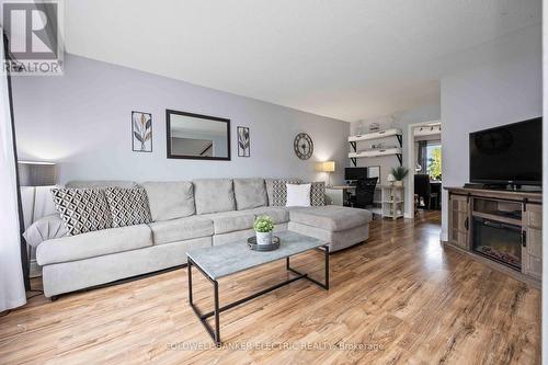 900 Southridge Street, Oshawa (Donevan), ON - Indoor Photo Showing Living Room