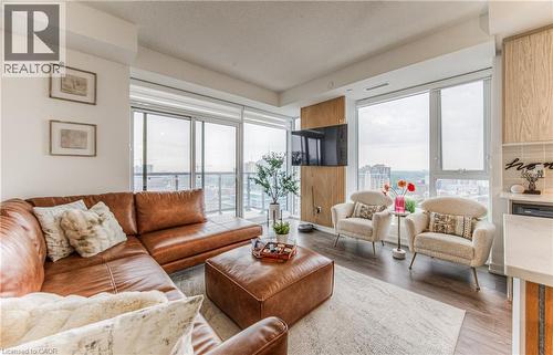 55 Duke Street Unit# 1308, Kitchener, ON - Indoor Photo Showing Living Room