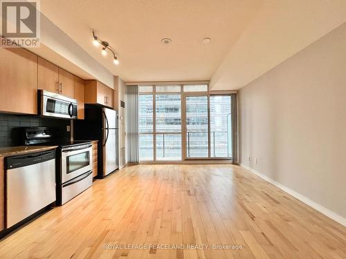 1206 - 65 Bremner Boulevard, Toronto, ON - Indoor Photo Showing Kitchen