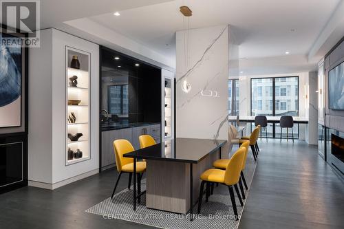 2712 - 8 Wellesley Street W, Toronto, ON - Indoor