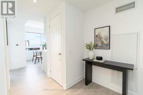 2712 - 8 Wellesley Street W, Toronto, ON - Indoor Photo Showing Other Room