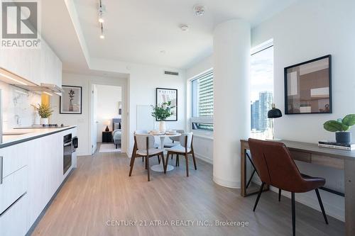 2712 - 8 Wellesley Street W, Toronto, ON - Indoor Photo Showing Other Room