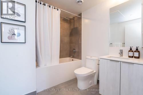 2712 - 8 Wellesley Street W, Toronto, ON - Indoor Photo Showing Bathroom