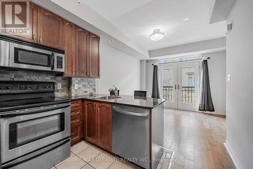 Th21 - 68 Carr Street, Toronto, ON - Indoor Photo Showing Kitchen