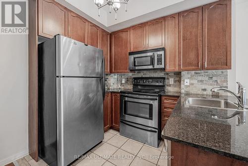 Th21 - 68 Carr Street, Toronto, ON - Indoor Photo Showing Kitchen With Double Sink