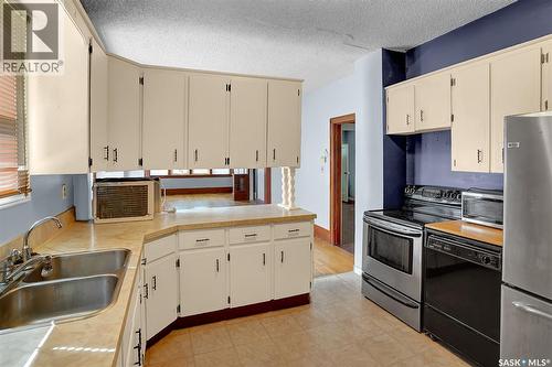 1343 Elphinstone Street, Regina, SK - Indoor Photo Showing Kitchen With Double Sink