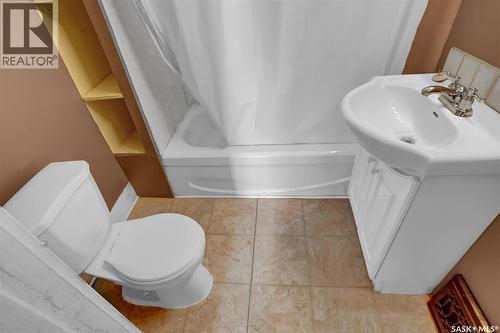 1343 Elphinstone Street, Regina, SK - Indoor Photo Showing Bathroom