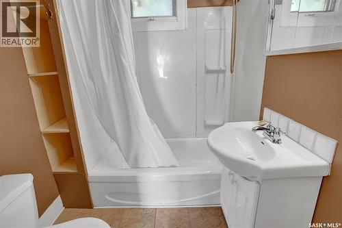 1343 Elphinstone Street, Regina, SK - Indoor Photo Showing Bathroom