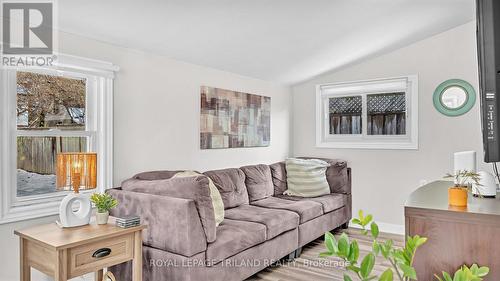 716 Cheapside Street, London East (East C), ON - Indoor Photo Showing Living Room