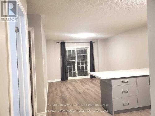 208 Hunting Ridges Grd Drive, Richmond Hill, ON - Indoor Photo Showing Other Room