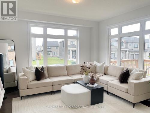 147 Fenchurch Manor, Barrie, ON - Indoor Photo Showing Living Room