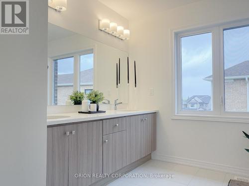 147 Fenchurch Manor, Barrie, ON - Indoor Photo Showing Bathroom