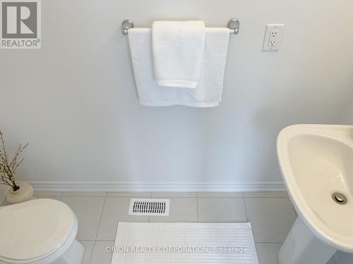 147 Fenchurch Manor, Barrie, ON - Indoor Photo Showing Bathroom