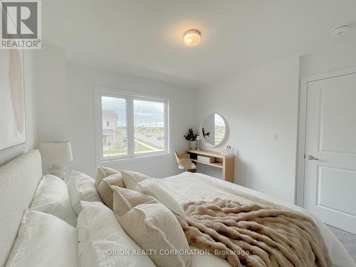 147 Fenchurch Manor, Barrie, ON - Indoor Photo Showing Bedroom