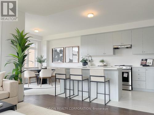 147 Fenchurch Manor, Barrie, ON - Indoor Photo Showing Kitchen With Upgraded Kitchen