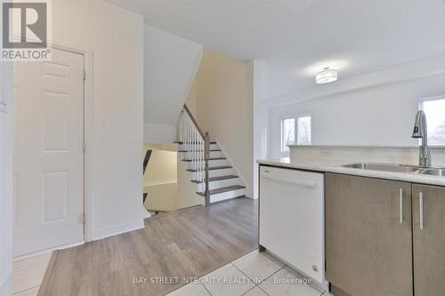 17 Bedford Estates Crescent, Barrie, ON - Indoor Photo Showing Kitchen With Double Sink