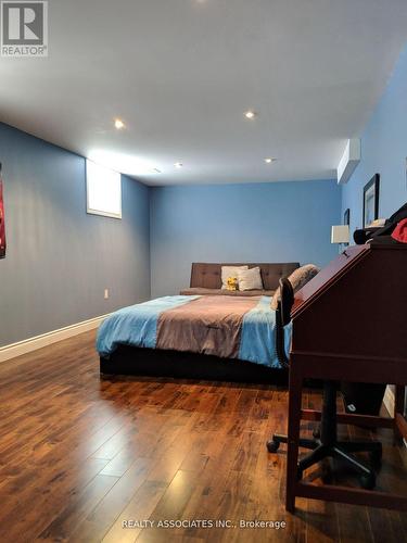 1315 Crossfield Bend, Mississauga, ON - Indoor Photo Showing Bedroom