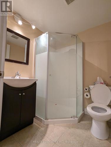 1315 Crossfield Bend, Mississauga, ON - Indoor Photo Showing Bathroom