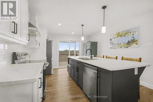 76 Helen Street, North Stormont, ON - Indoor Photo Showing Kitchen With Double Sink With Upgraded Kitchen
