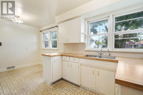 1544 Four Mile Creek Road, Niagara-On-The-Lake (Virgil), ON - Indoor Photo Showing Kitchen With Double Sink