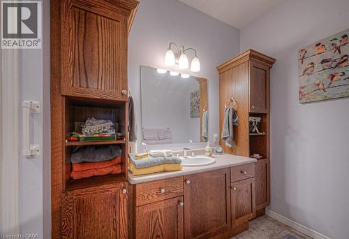 206 Dearborn Boulevard, Waterloo, ON - Indoor Photo Showing Bathroom