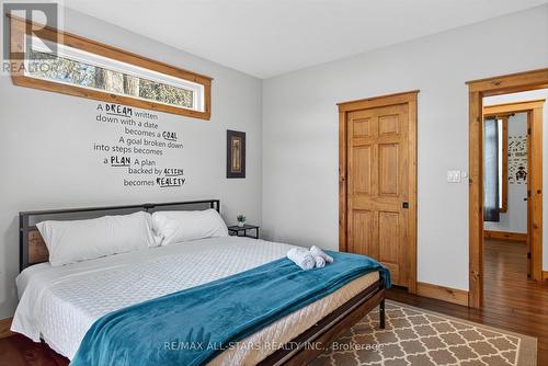 38 Pheasant Street, Kawartha Lakes (Emily), ON - Indoor Photo Showing Bedroom