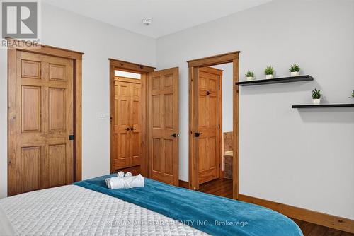 38 Pheasant Street, Kawartha Lakes (Emily), ON - Indoor Photo Showing Bedroom
