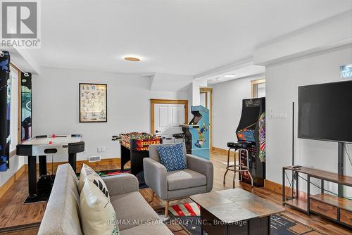 38 Pheasant Street, Kawartha Lakes (Emily), ON - Indoor Photo Showing Living Room