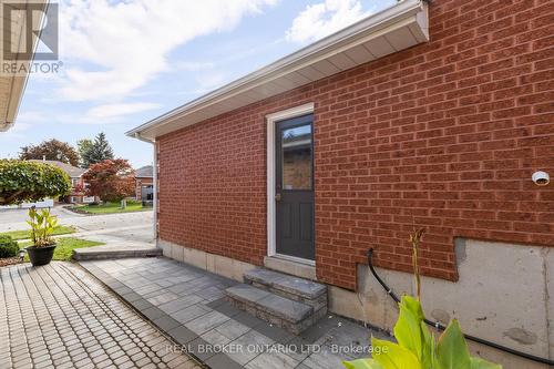 Entrance to Garage which leads to basement - 22 Countryside Court, Bradford West Gwillimbury, ON - Outdoor With Exterior