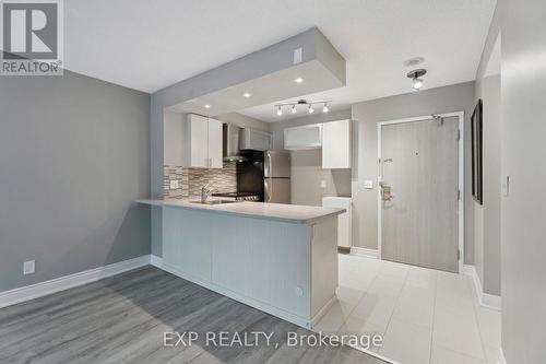 301 - 140 Dunlop Street E, Barrie, ON - Indoor Photo Showing Kitchen