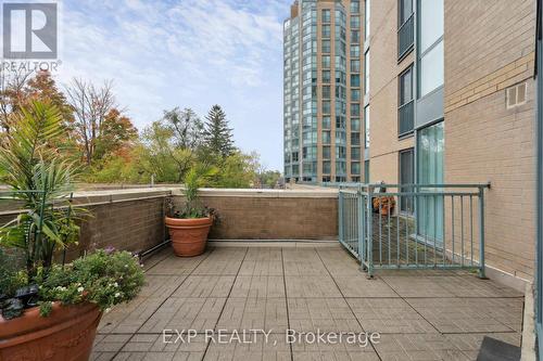 301 - 140 Dunlop Street E, Barrie, ON - Outdoor With Exterior