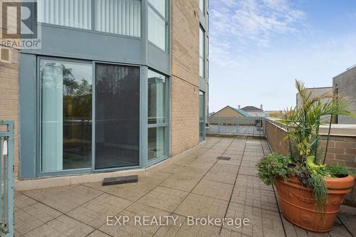 301 - 140 Dunlop Street E, Barrie, ON - Outdoor With Exterior