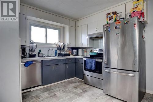 957 Notre Dame Avenue, Sudbury, ON - Indoor Photo Showing Kitchen