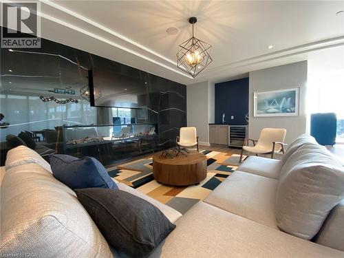 Living room featuring a raised ceiling, beverage cooler, and recessed lighting - 212 King William Street Unit# 1010, Hamilton, ON - Indoor Photo Showing Living Room