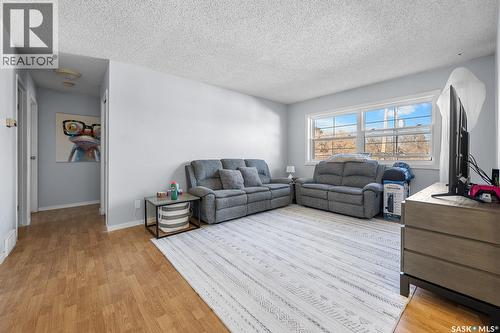 4008 Dewdney Avenue, Regina, SK - Indoor Photo Showing Living Room
