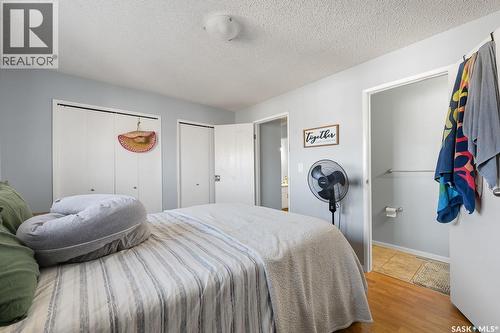 4008 Dewdney Avenue, Regina, SK - Indoor Photo Showing Bedroom