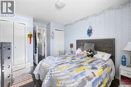 4008 Dewdney Avenue, Regina, SK - Indoor Photo Showing Bedroom