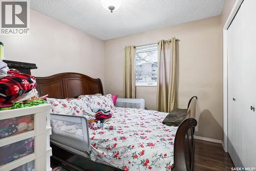 4008 Dewdney Avenue, Regina, SK - Indoor Photo Showing Bedroom