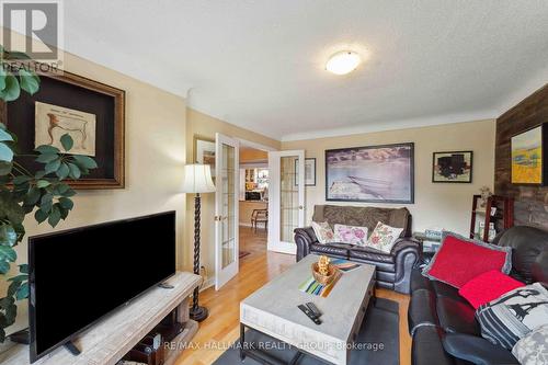 431 Blake Boulevard, Ottawa, ON - Indoor Photo Showing Living Room