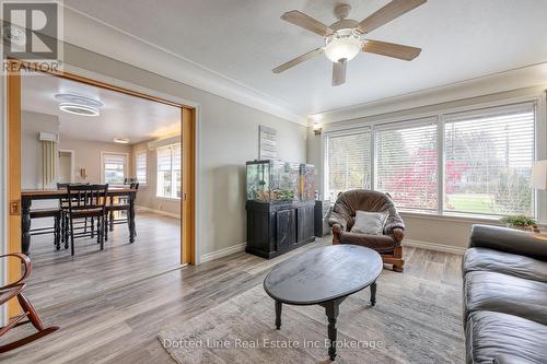 34 Albert Street, Norfolk (Langton), ON - Indoor Photo Showing Living Room